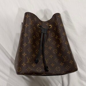 Louis Vuitton NeoNoe MM Bucket Bag